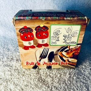 Vintage Salt & Pepper Shakers Scottish Hats Red Faces Feet - Made in Hong Kong